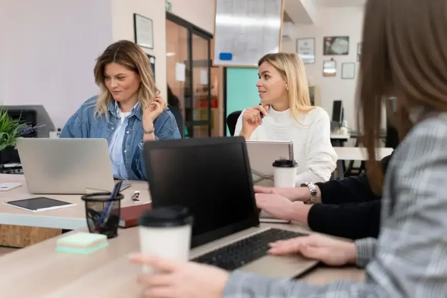 Employer of Record vs. Staffing Agency: Which One Fits?