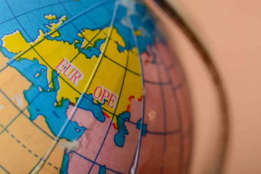 EOR vs PEO: Which One Does Your Company Need?